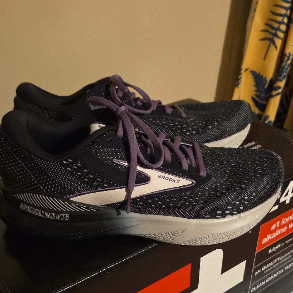 Brooks Women's Black and Purple Athletic Shoes
